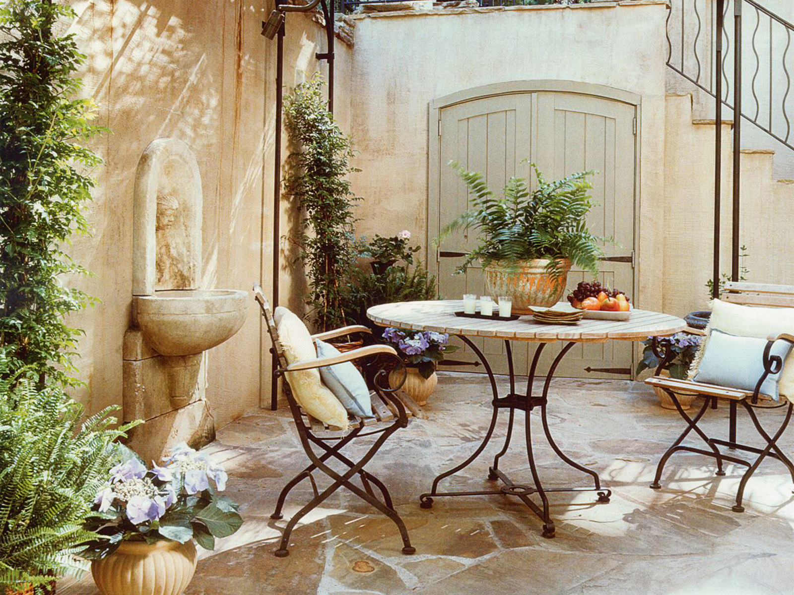Thiết kế nội thất biệt thự nhà vườn đẹp phong cách Địa Trung Hải